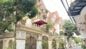 Bán gấp Biệt thự cầu giấy, ô tô vào nhà, 160m, 40 tỷ, có thang máy, chủ nhà bán kín